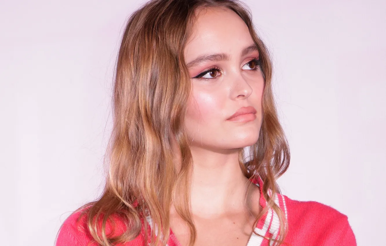 Фото обои взгляд, поза, модель, макияж, актриса, Лили-Роуз Депп, Lily-Rose Depp