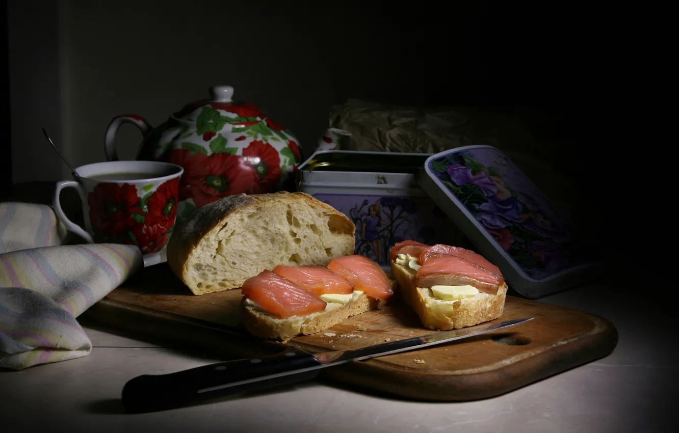 Фото обои темный фон, чай, масло, еда, рыба, завтрак, чайник, хлеб