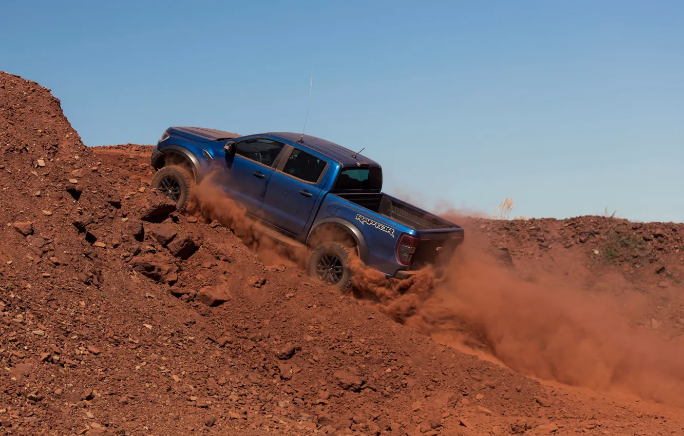 Фото обои синий, Ford, пыль, Raptor, пикап, подъём, 2018, Ranger