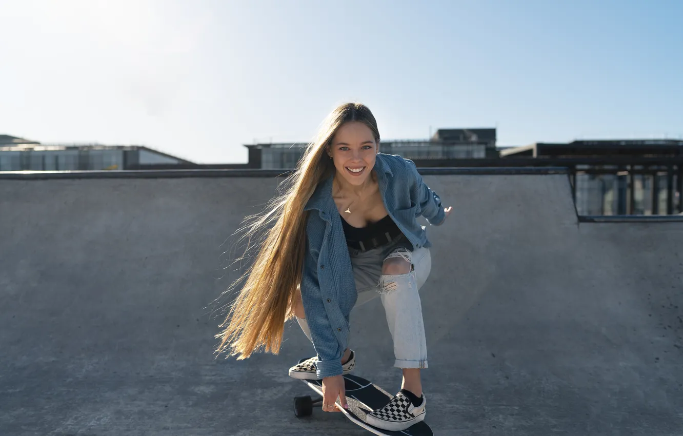 Фото обои girl, smiley, skateboard, outdoors, full-shot