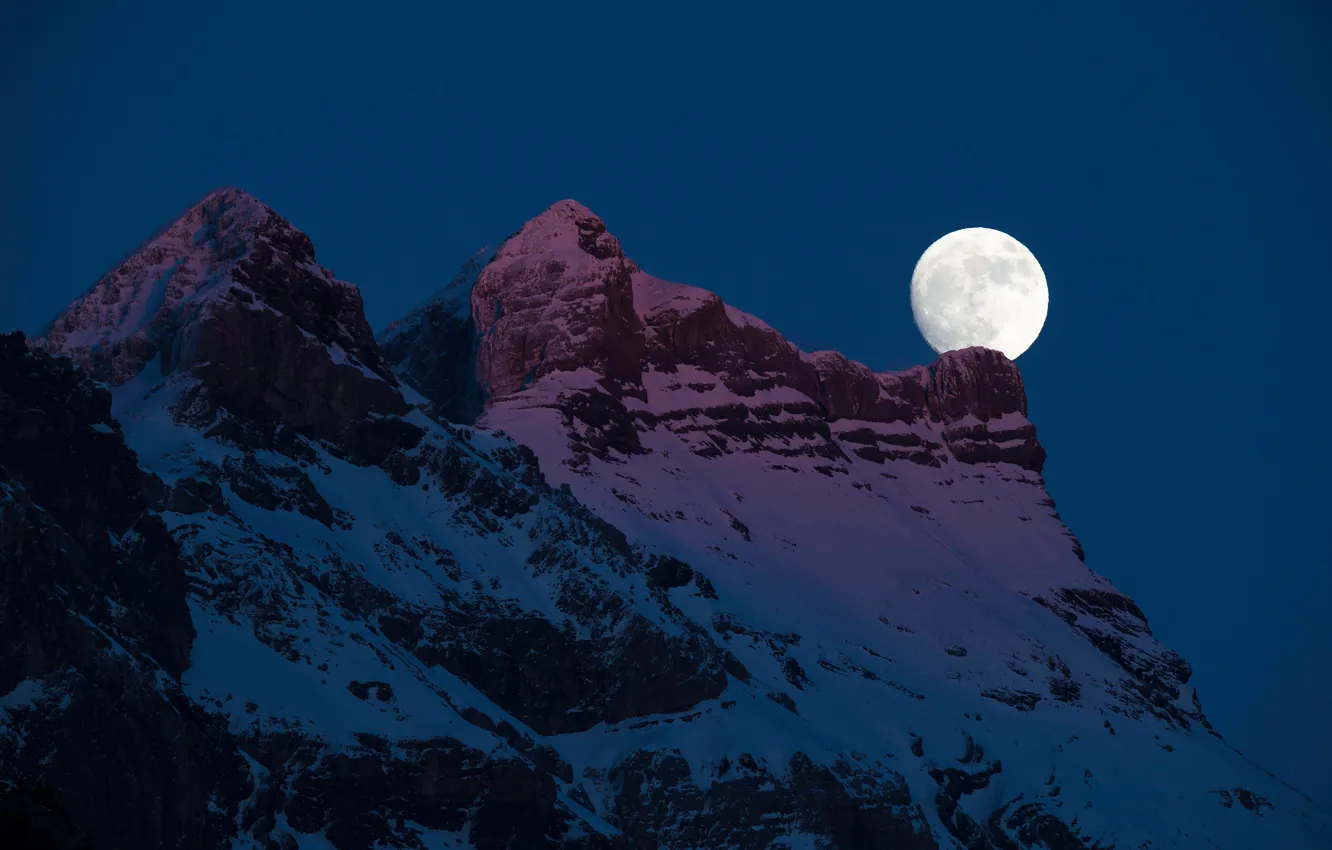 Фото обои небо, снег, ночь, природа, скала, луна, гора