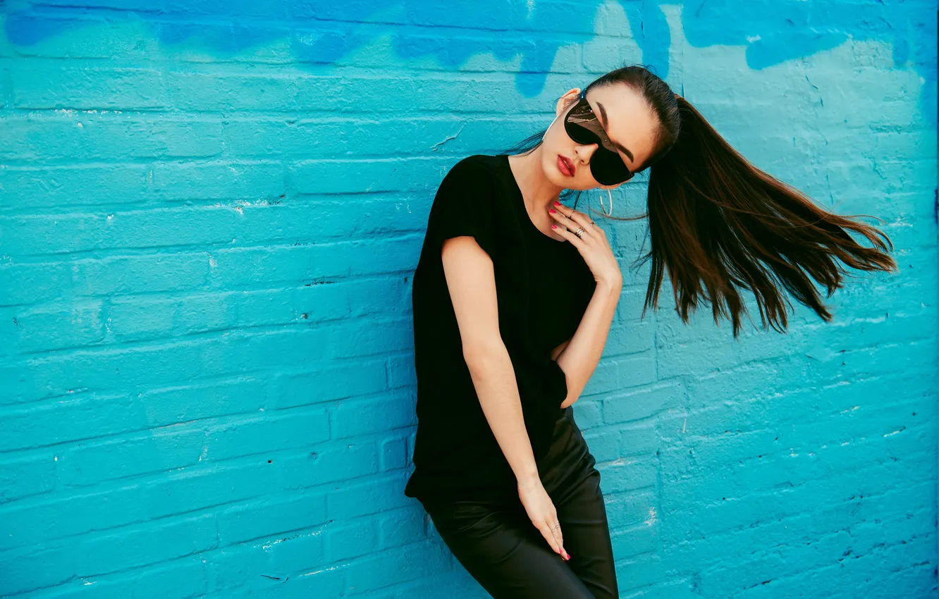 Фото обои girl, happy, girls, lifestyle, model, glamour, hair, look