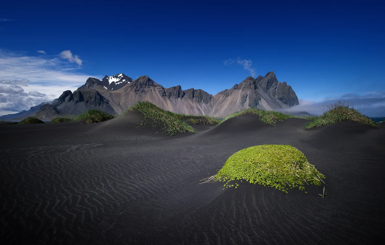 Фото обои небо, трава, горы, Исландия, Vestrahorn, Stockksness, чёрный песок