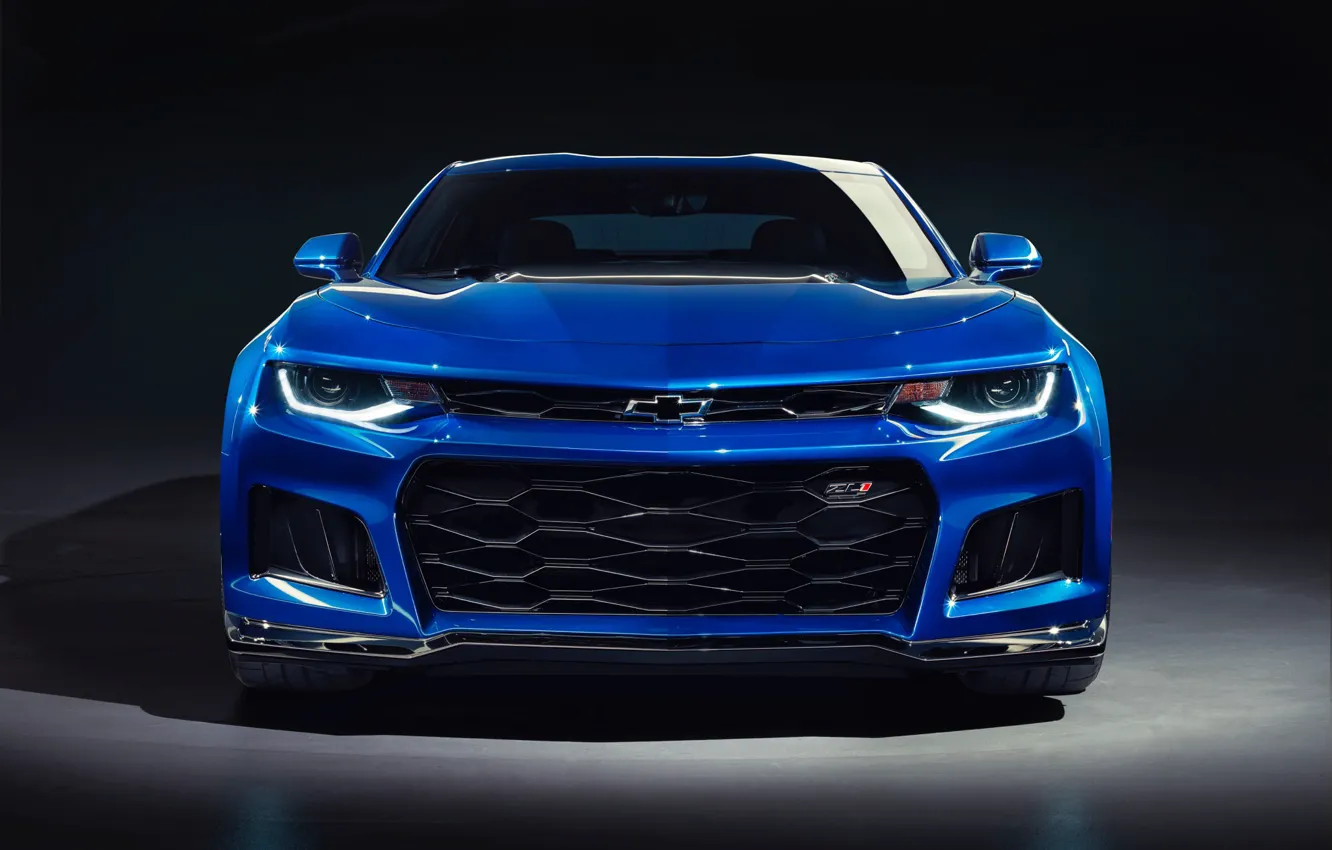 Фото обои Chevrolet, Синяя, Camaro, Чёрный фон, ZL1, Спереди, Вид спереди, 2019