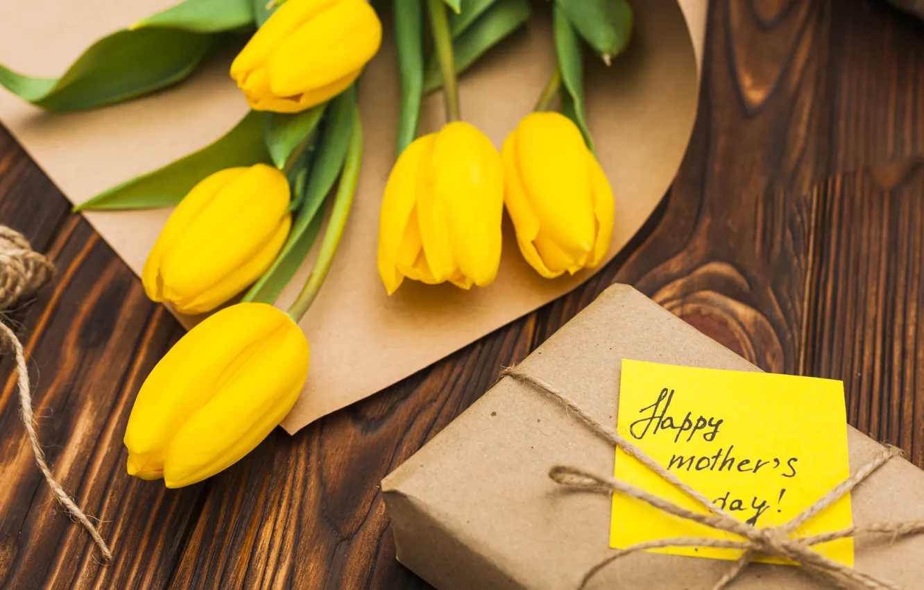Фото обои подарок, букет, Весна, Милый, желтые, тюльпаны, wood, Празднование