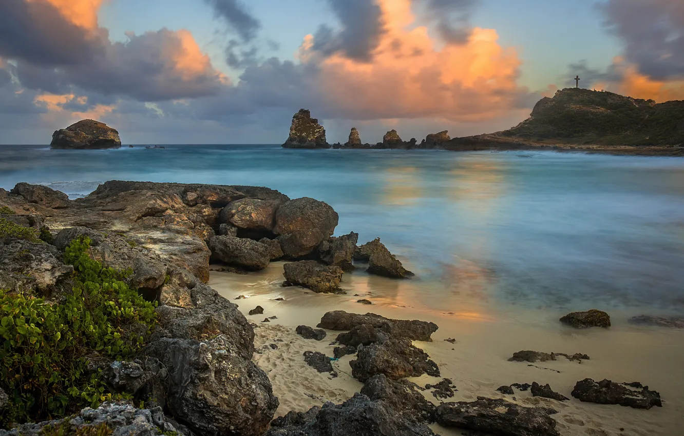 Фото обои море, пляж, небо, облака, камни, скалы, берег