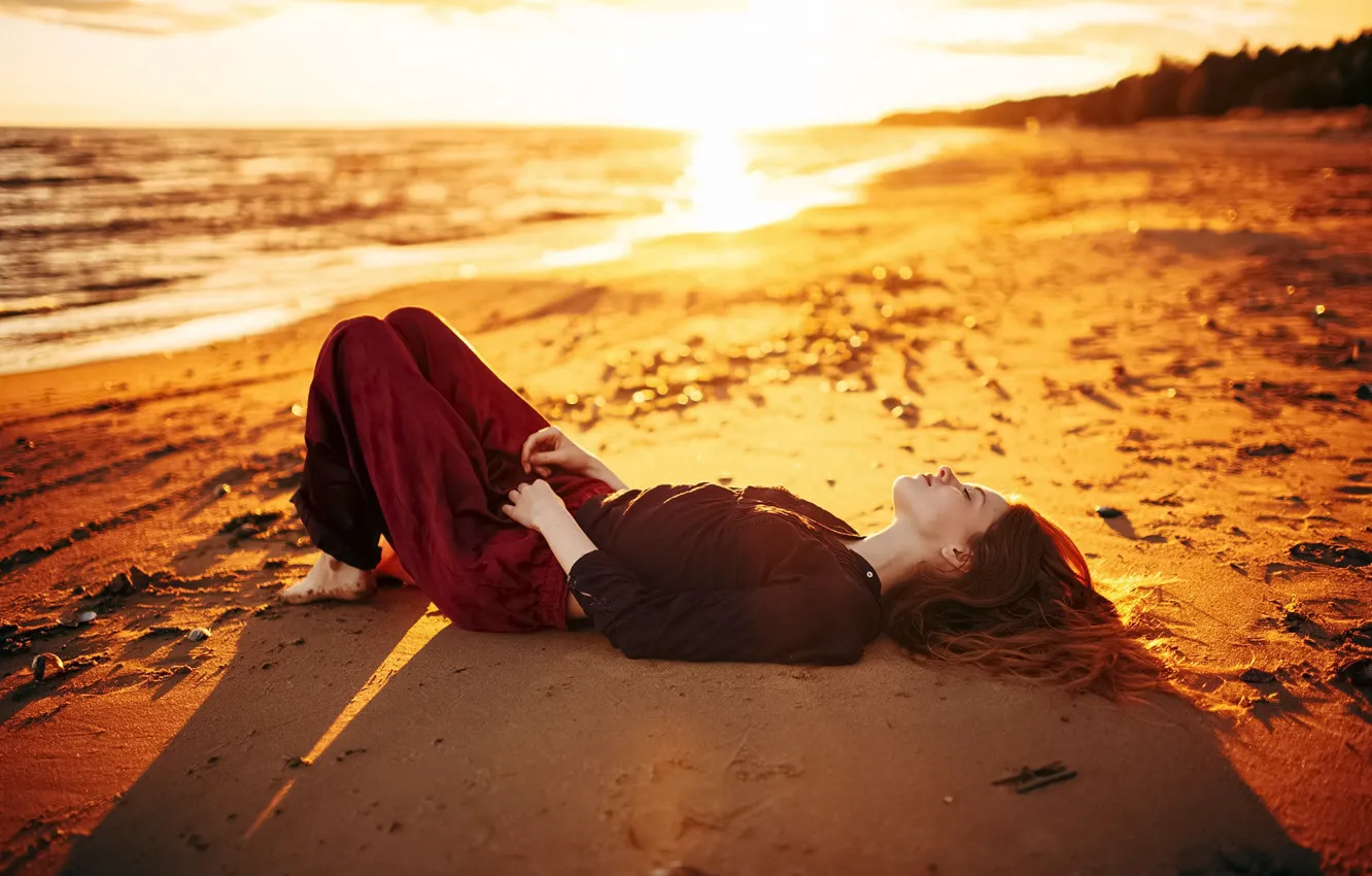 Фото обои Солнце, Песок, Море, Пляж, Девушка