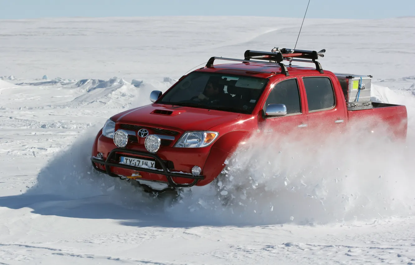 Фото обои зима, снег, северный полюс, red, Toyota, north pole, hilux, arctic trucks