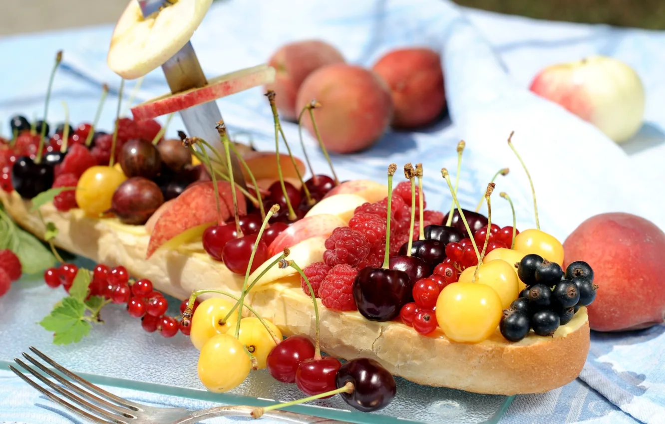 Фото обои лето, ягоды, малина, яблоко, персики, смородина, крыжовник, черешня