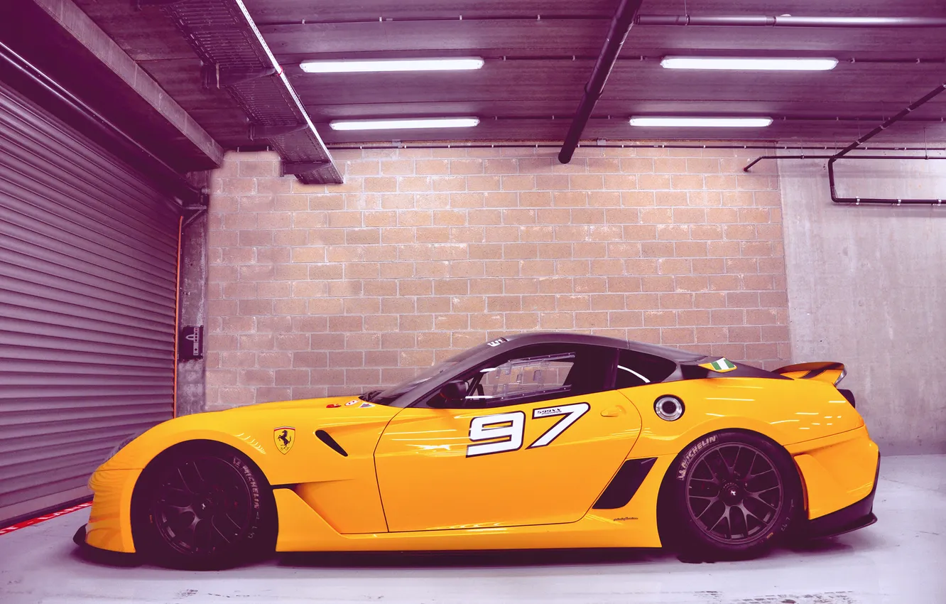 Фото обои гараж, Ferrari, желтая, 599XX