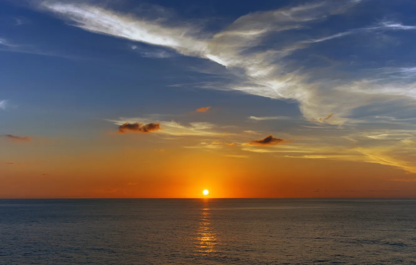 Фото обои небо, солнце, облака, закат, океан, горизонт, Тихий океан