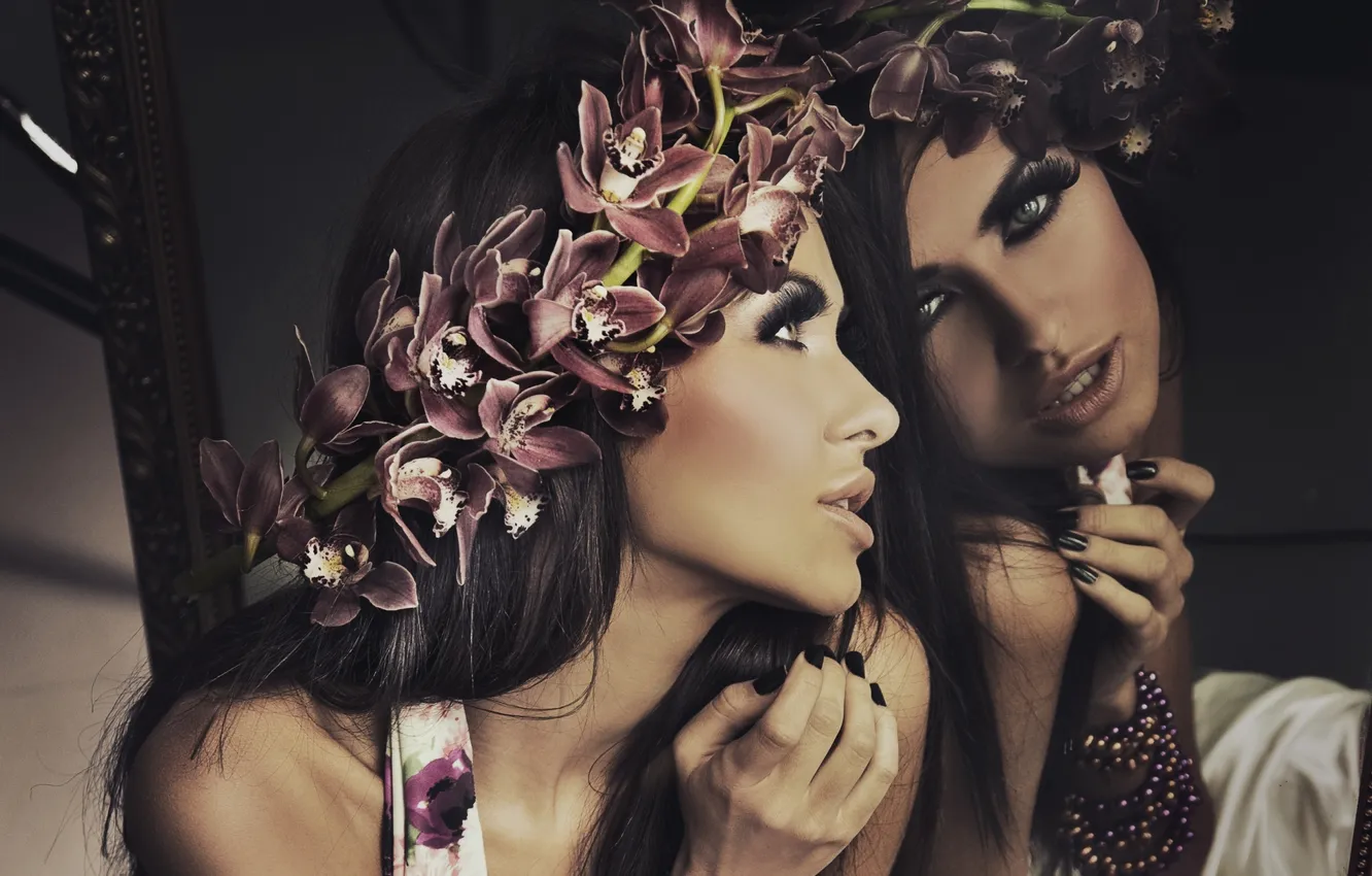 Фото обои девушка, цветы, отражение, макияж, зеркало