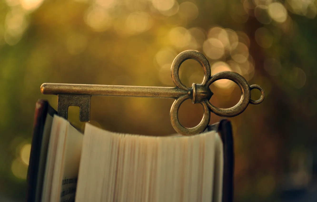 Фото обои ключ, книга, боке, металлический