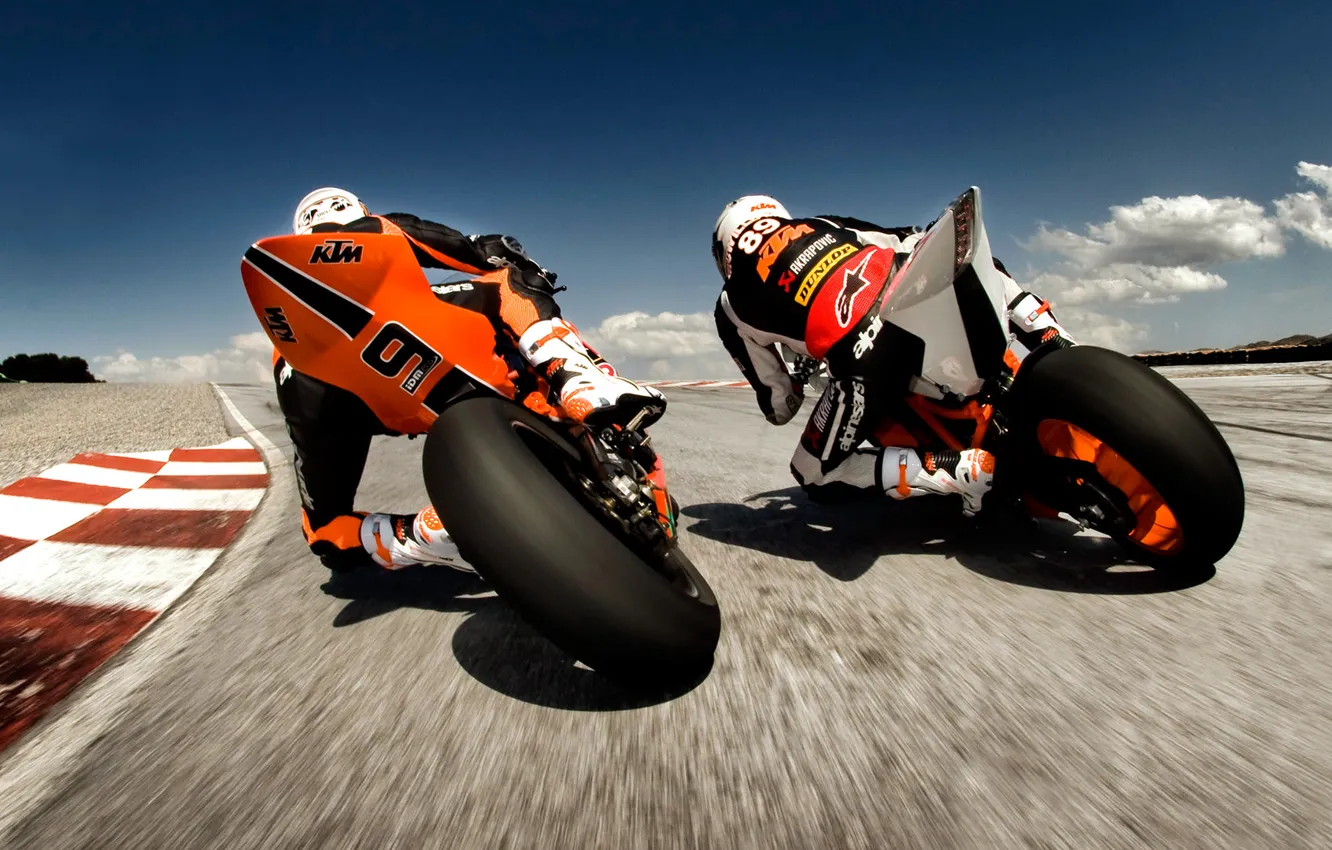 Фото обои мотоциклы, скорость, трек, гонщики