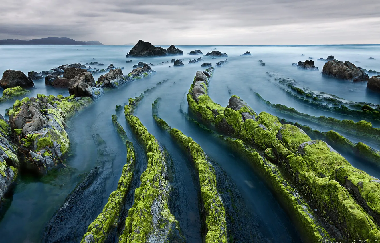 Фото обои камни, скалы, зеленые, Испания, Атлантический океан, Бискайский залив, Romavi Calahorra photography, Баскские земли