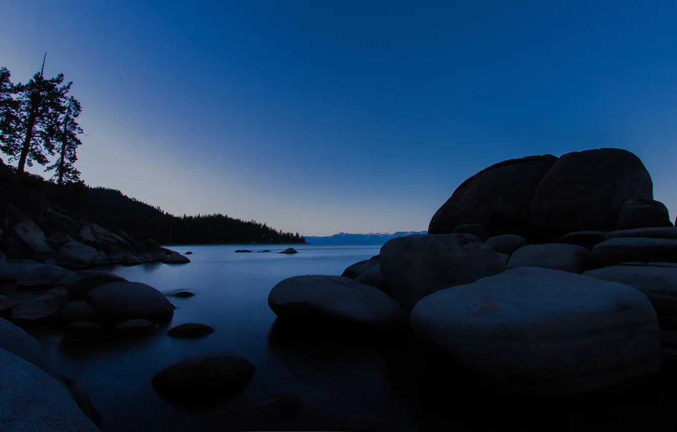 Фото обои небо, деревья, озеро, камни