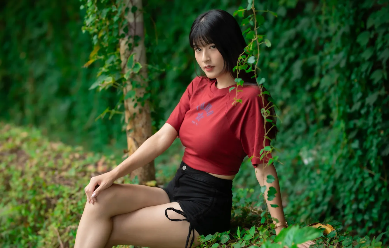 Фото обои шорты, брюнетка, футболка, ножки, азиатка, бедра