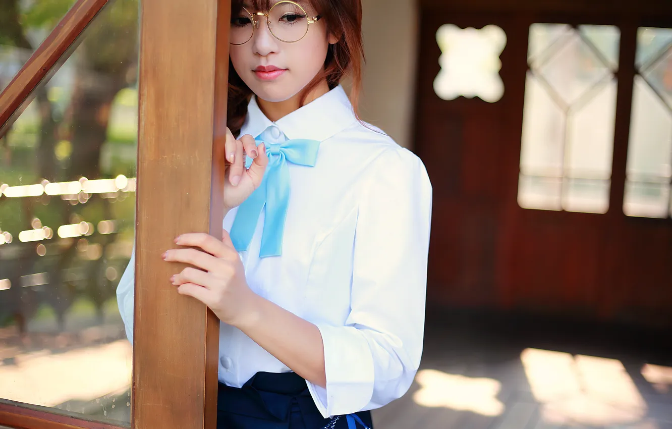 Фото обои задумчивость, лицо, очки, азиатка