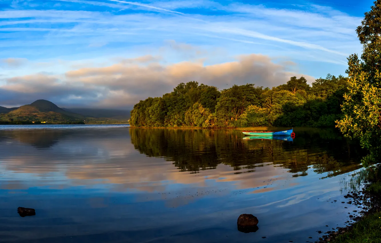 Фото обои деревья, озеро, берег, лодка, Ирландия, Mayo