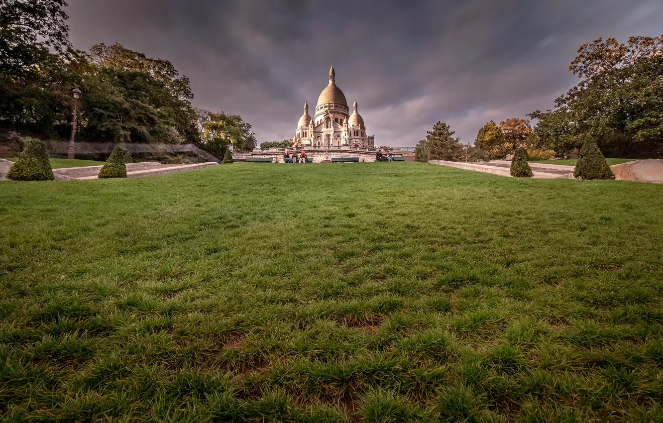 Фото обои трава, парк, Франция, Париж, Монмартр, базилика Сакре-Кёр