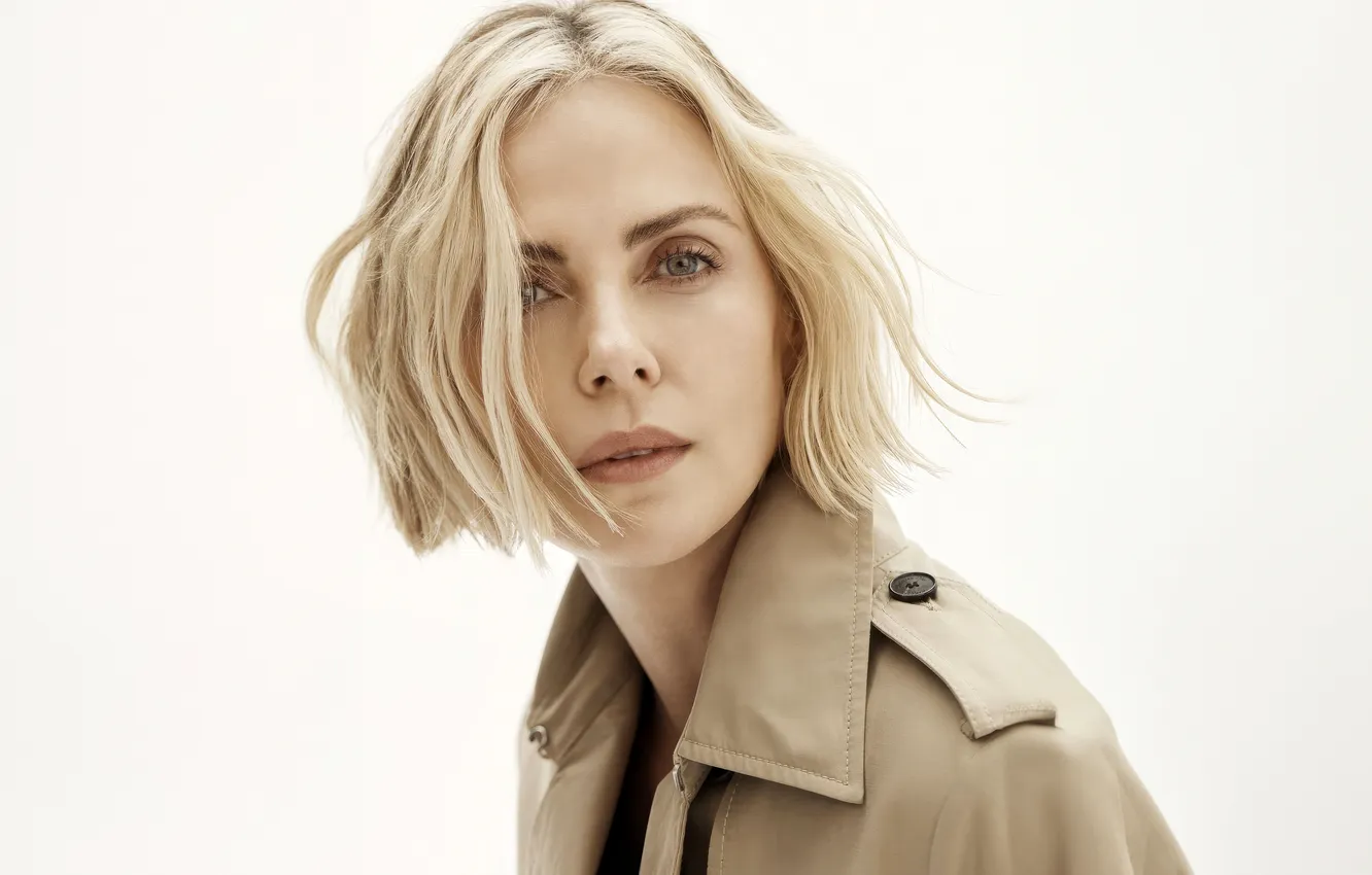 Фото обои взгляд, Charlize Theron, модель, портрет, актриса, блондинка, белый фон, красотка