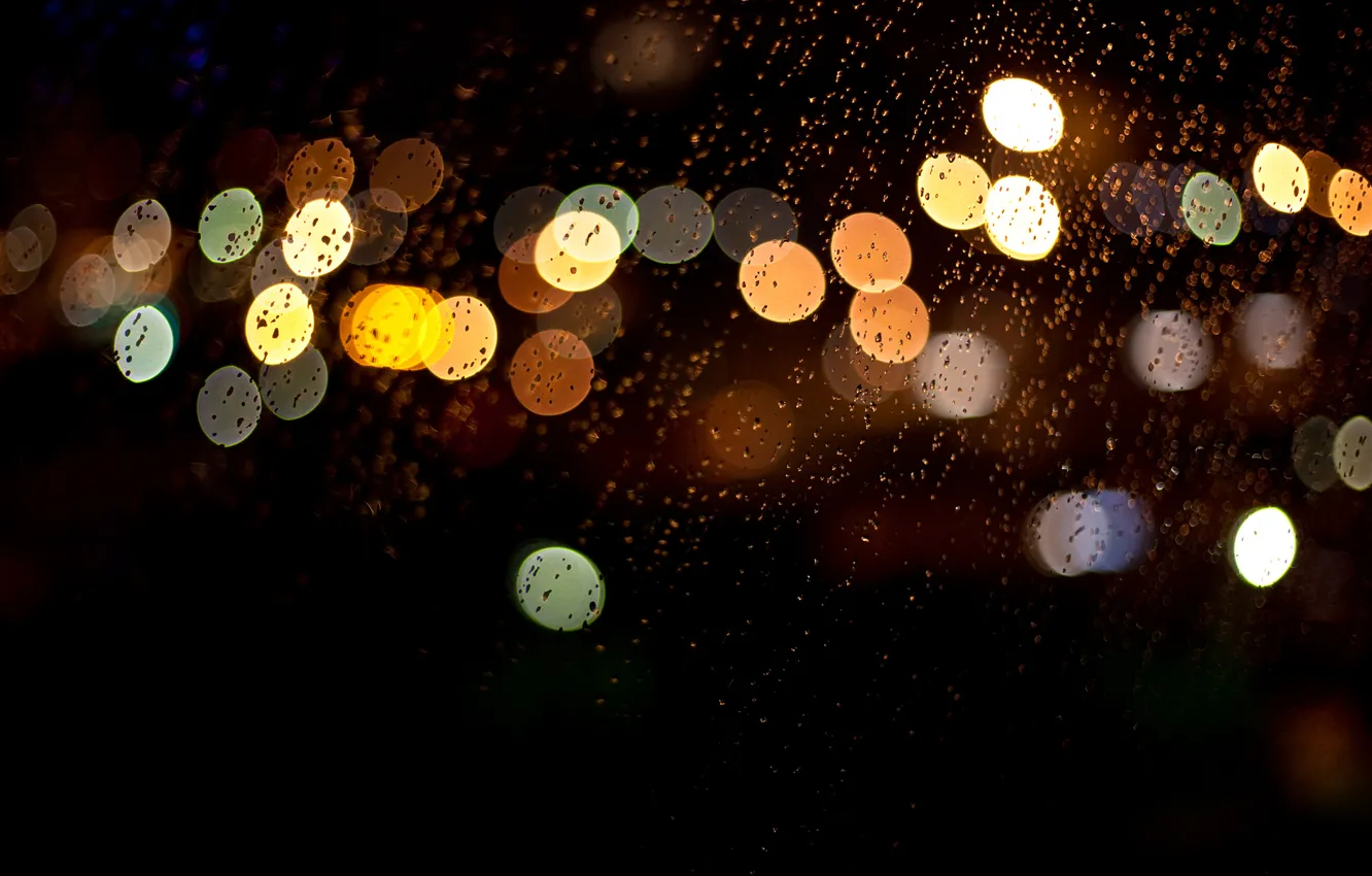 Фото обои стекло, капли, макро, ночь, огни, дождь, разноцветные, боке