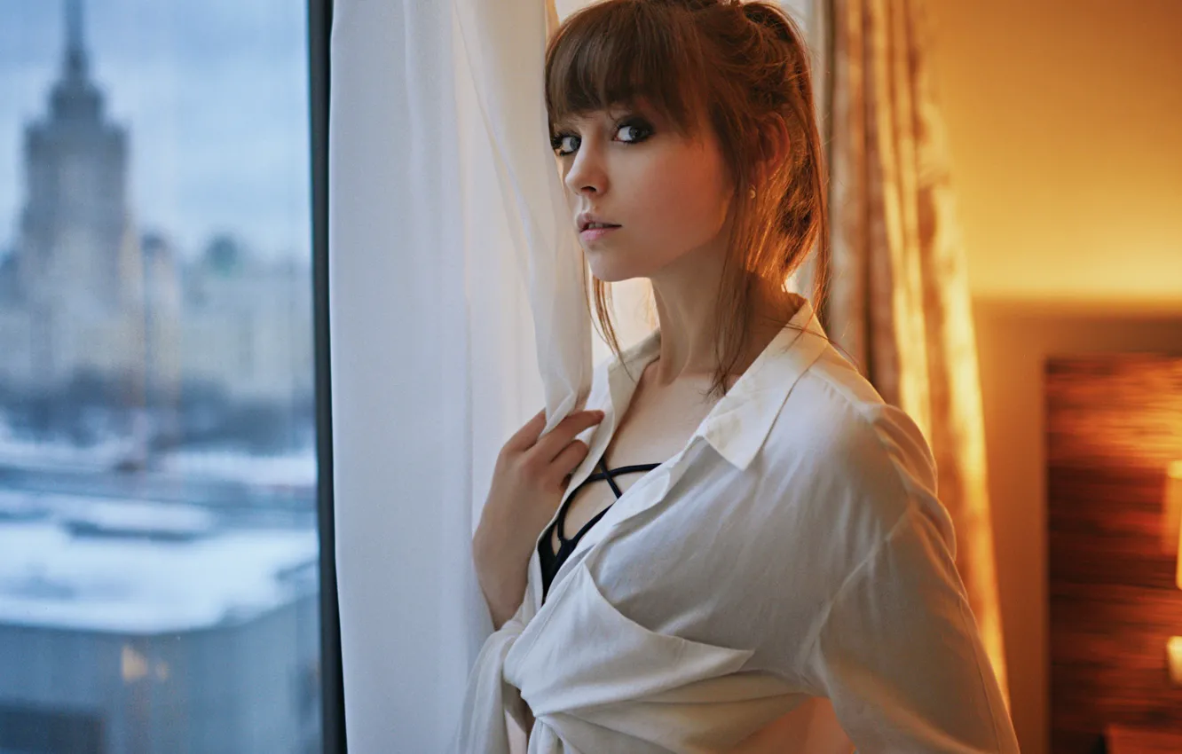 Фото обои взгляд, девушка, окно, рубашка, Оля Пушкина, Sergey Fat, Сергей Жирнов
