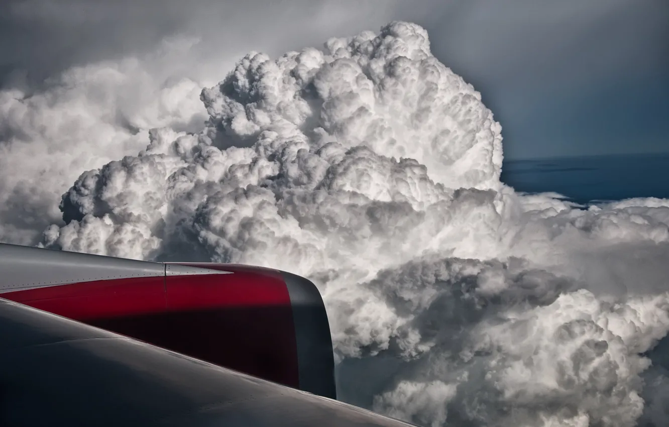 Фото обои облака, полет, крыло, турбина