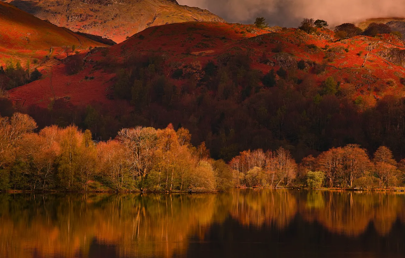 Фото обои осень, деревья, горы, тучи, озеро, отражение