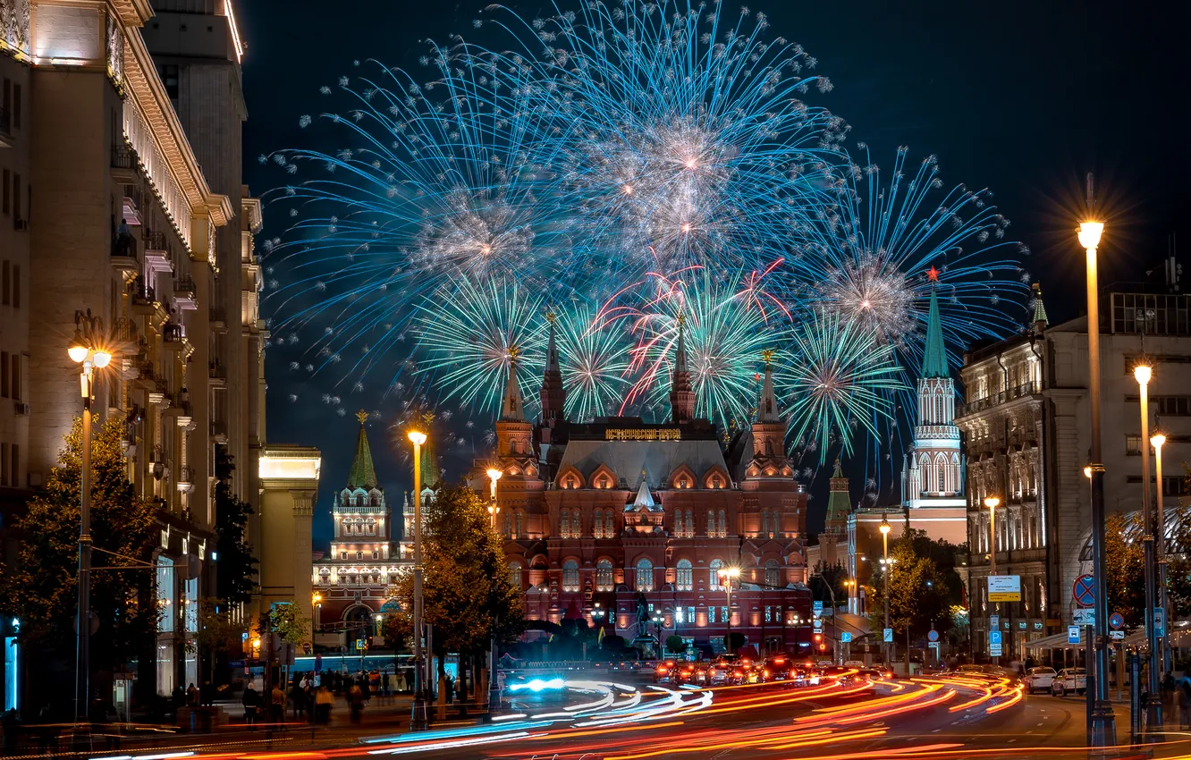 Фото обои дорога, здания, дома, фонари, Москва, башни, Россия, ночной город