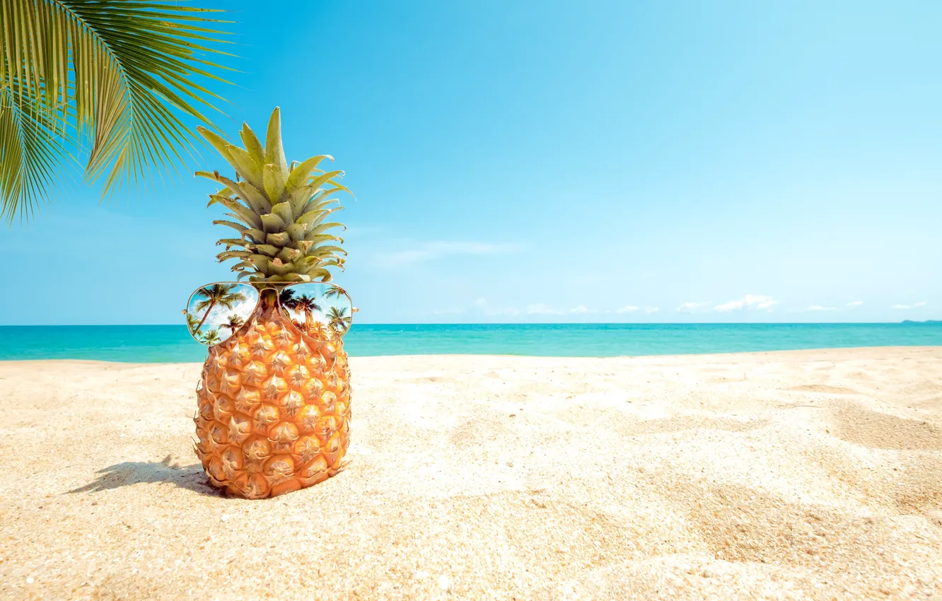 Фото обои море, пляж, лето, очки, ананас