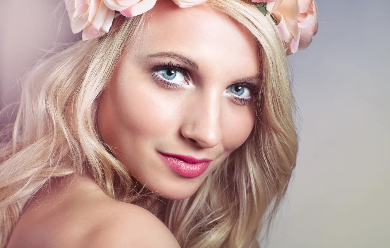 Фото обои лицо, улыбка, портрет, блондинка, венок