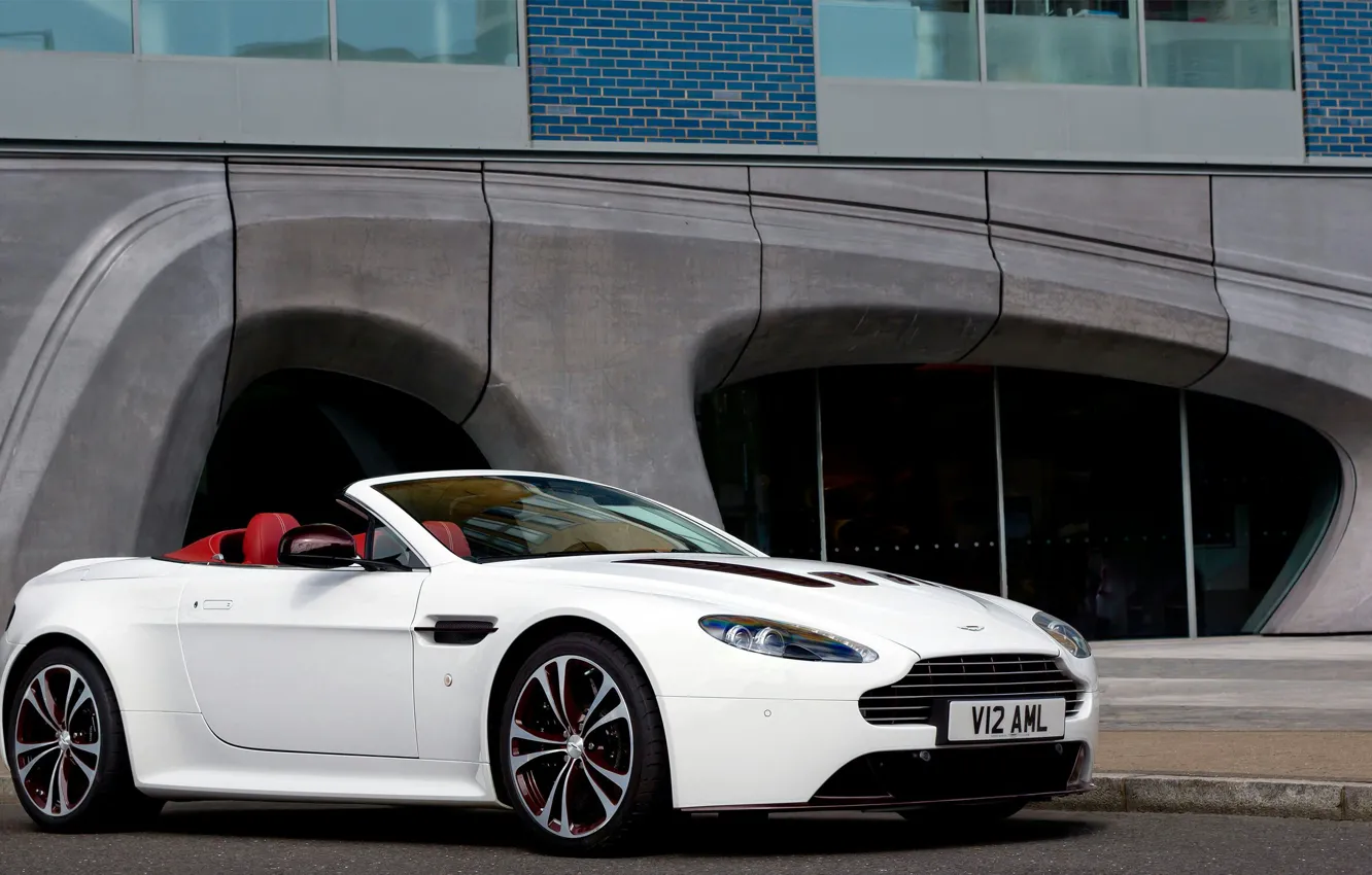 Фото обои машина, Aston Martin, Vantage, белая