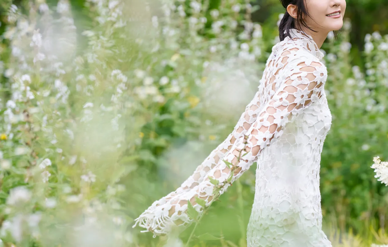 Фото обои Beautiful, Asian, Model, Flowers, Smile, Woman, Cute, Pretty