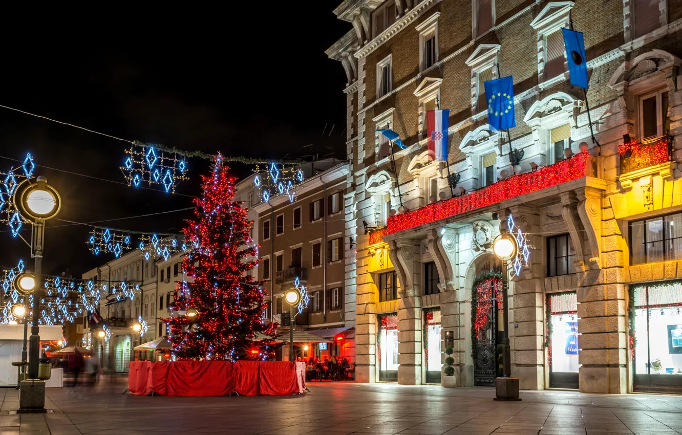 Фото обои украшения, ночь, елка, новый год, площадь, фонари, гирлянда, Christmas