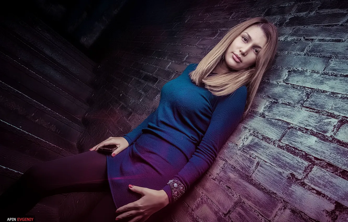 Фото обои девушка, стена, фотограф, телефон, girl, photography, photographer, Евгений Апин
