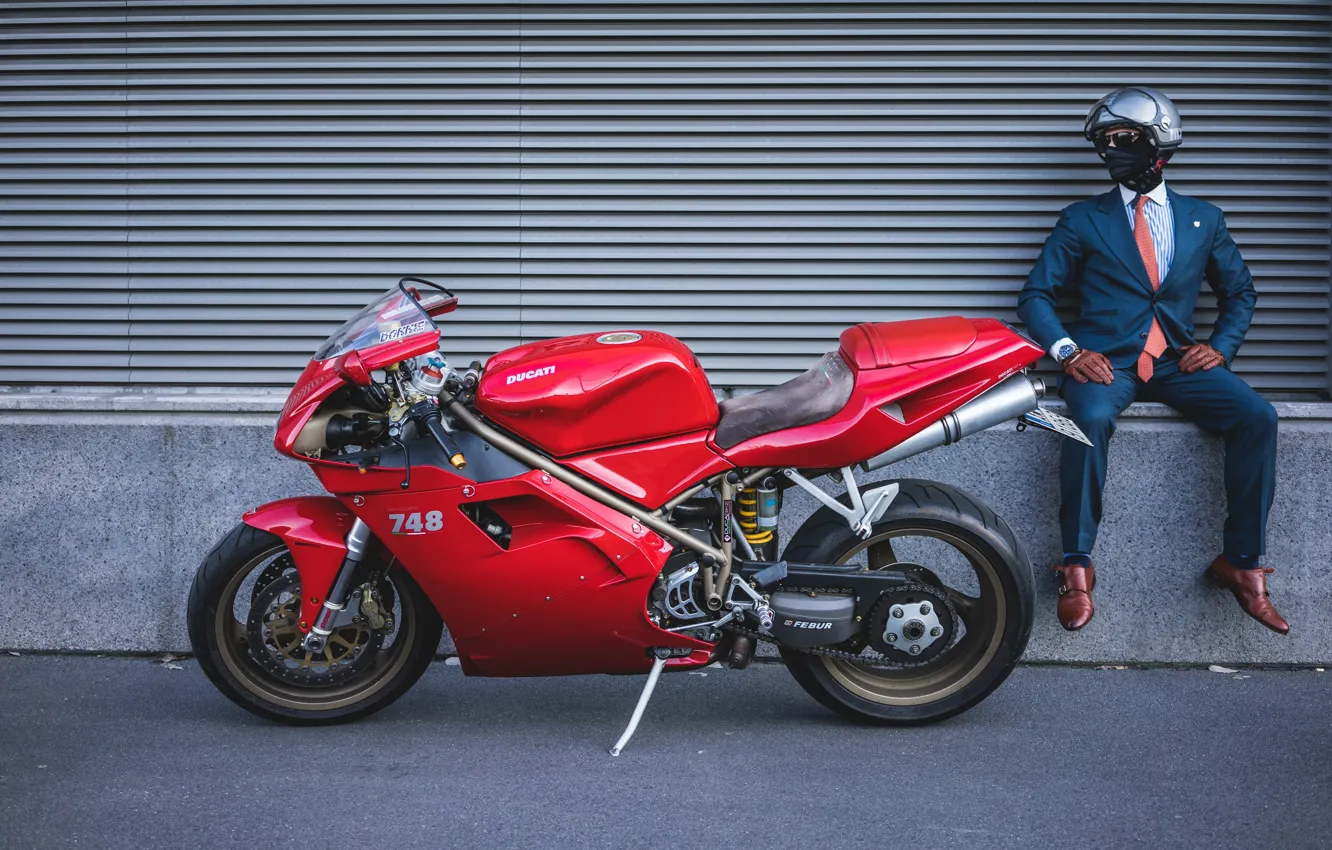 Фото обои Red, Ducati, Man, Motocycle, 748