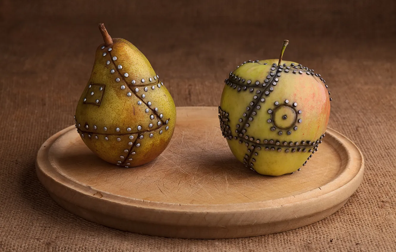 Фото обои стол, яблоко, груша, блюдо, заклёпки