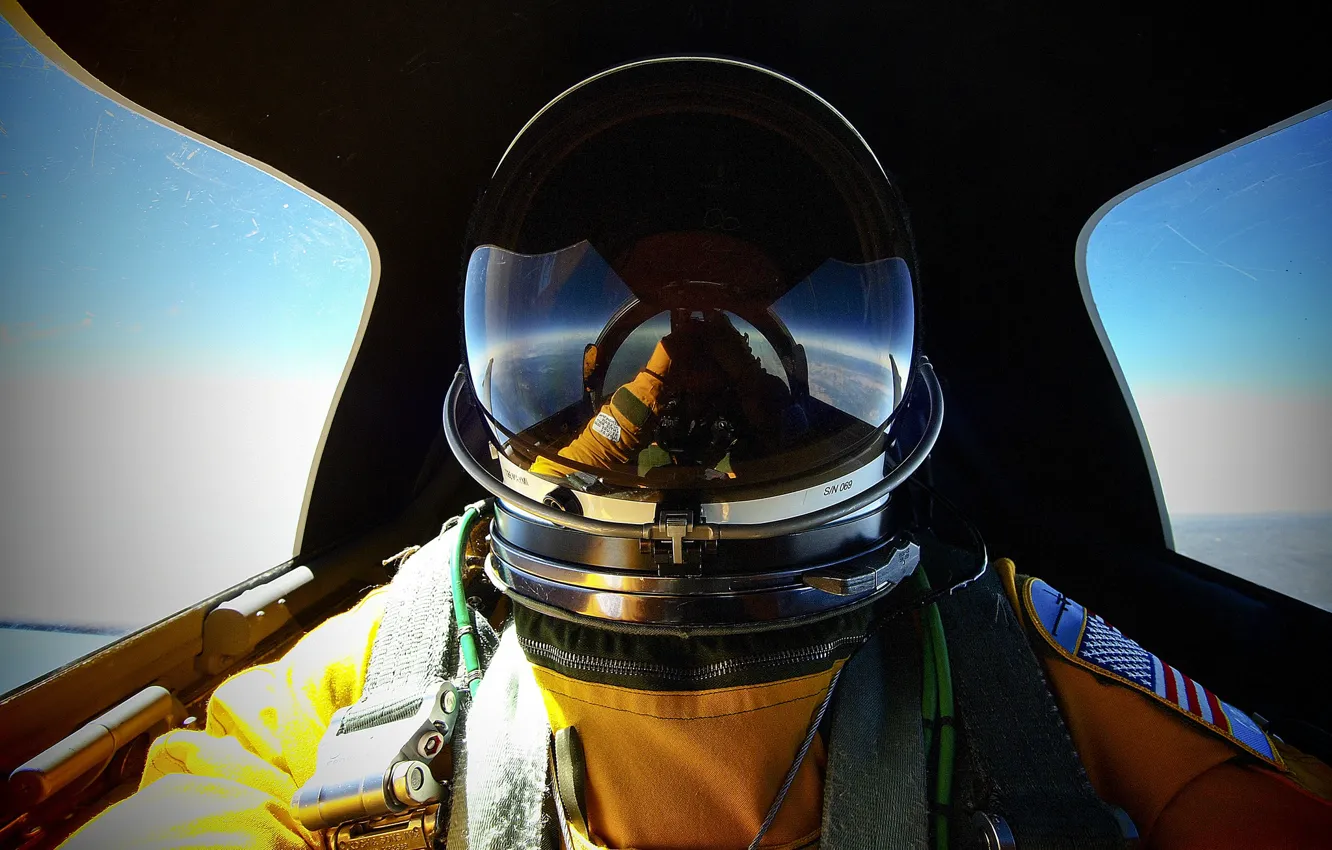 Фото обои костюм, шлем, кабина, пилот, Lockheed SR-71, Blackbird., сверхзвуковой самолёт разведчик
