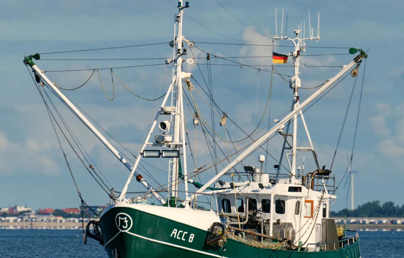 Фото обои море, небо, берег, рыбак