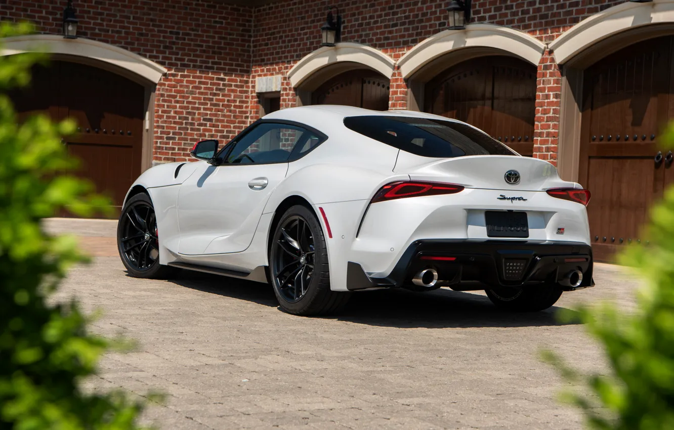 Toyota Supra 2020 сзади