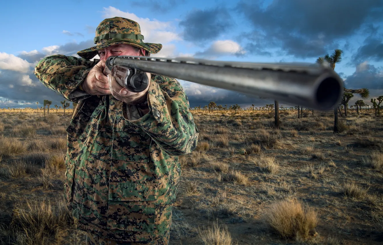 Фото обои gun, portrait, Safari Shooter
