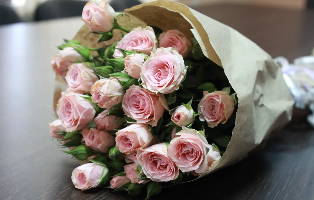 Фото обои розы, букет, розовая роза, букет на столе