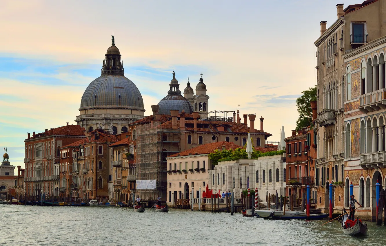 Фото обои небо, лодка, дома, Италия, Венеция, собор, канал, гондола
