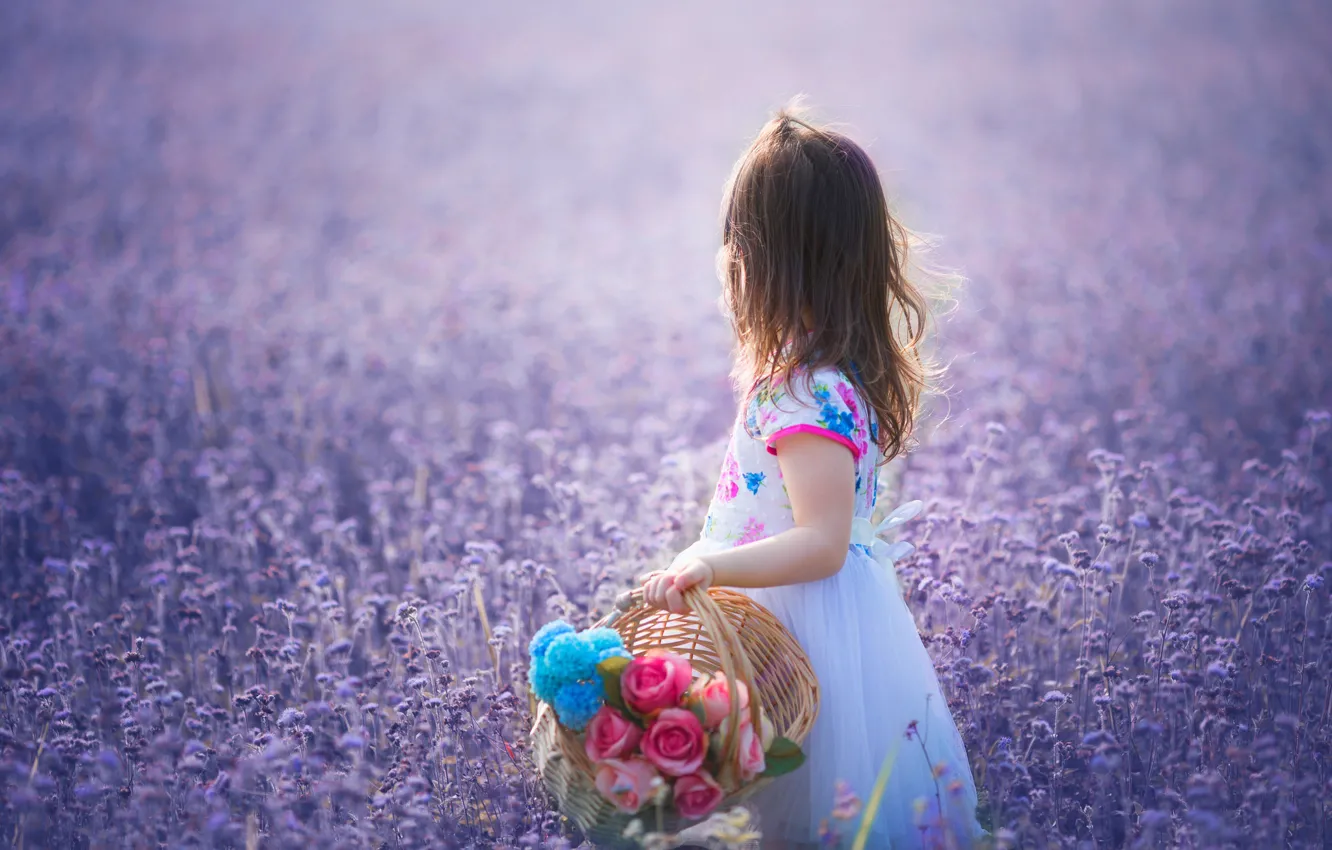Фото обои цветы, настроение, луг, девочка, корзинка