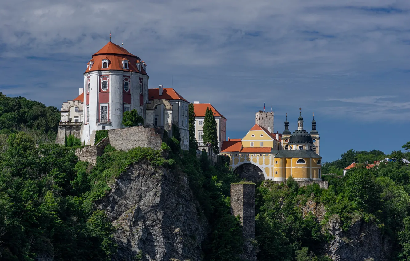 Фото обои замок, скалы, Чехия, церковь, Czech Republic, Вранов-над-Дийи, Vranov nad Dyjí Castle, Замок Вранов-над-Дийи
