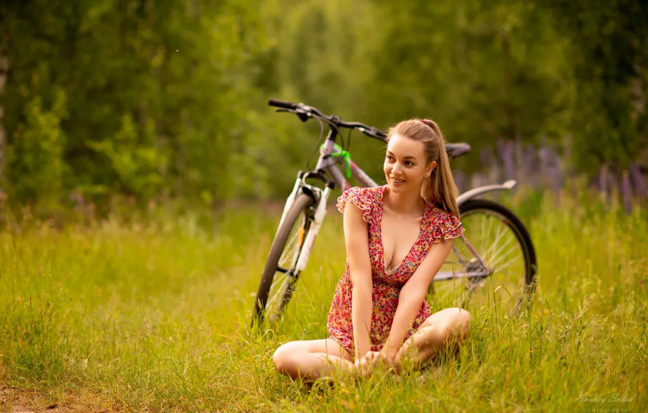 Фото обои grass, bicycle, trees, field, nature, model, women, brunette