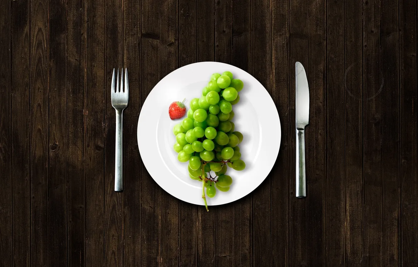 Фото обои plate, grapes, fork, knife