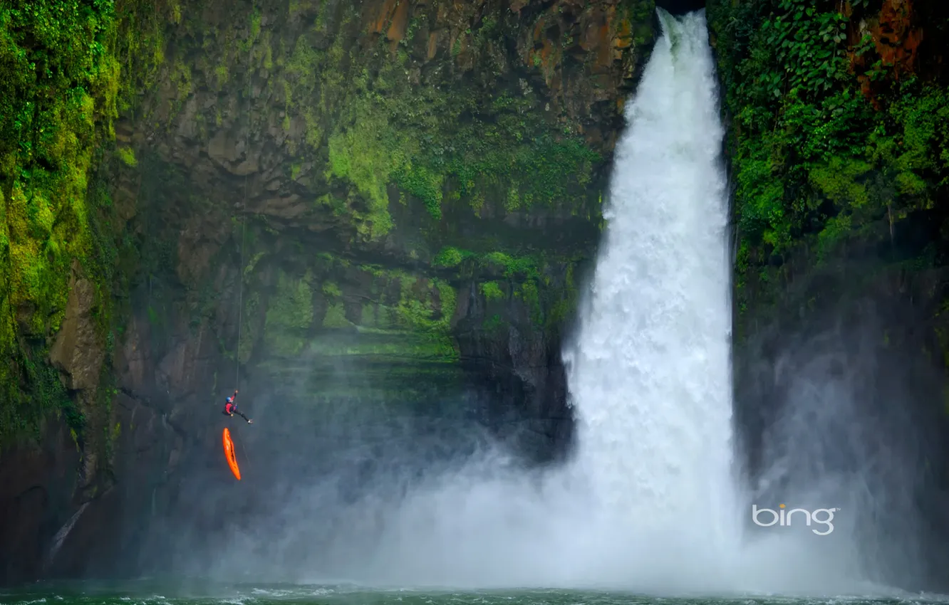 Фото обои скалы, человек, водопад, каноэ