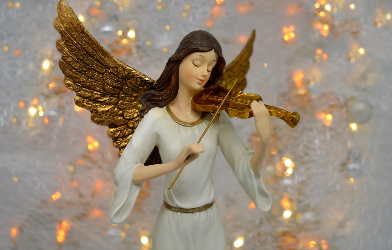 Фото обои девушка, огни, праздник, скрипка, игрушка, крылья, ангел, Рождество